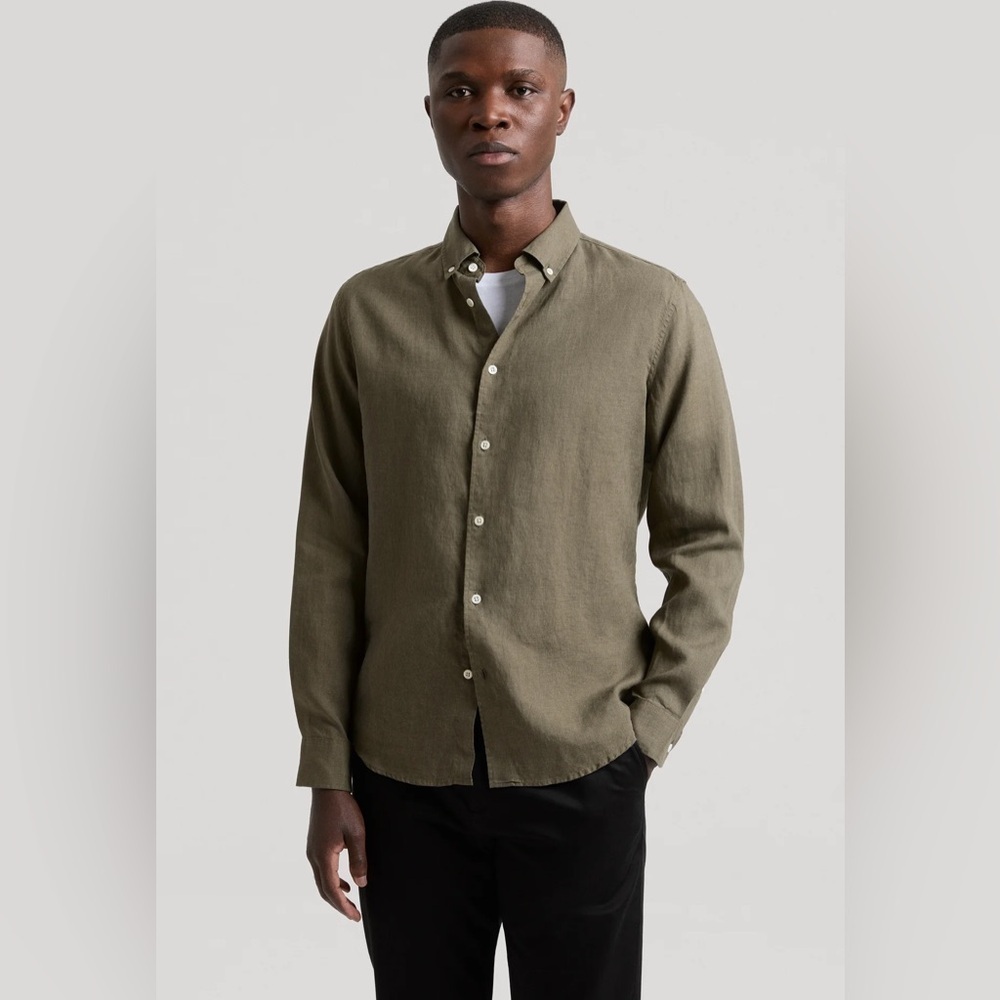 ASKET 
THE LINEN SHIRT
IN OLIVE SZ Large Long